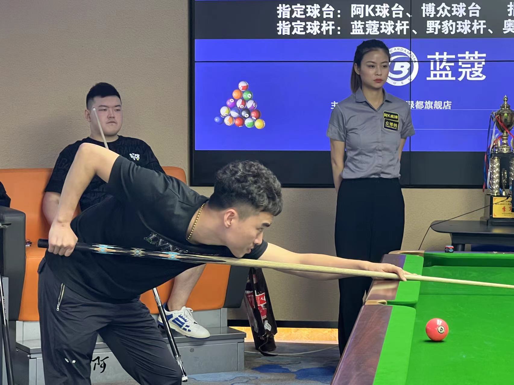 这种出其不 这种出其不