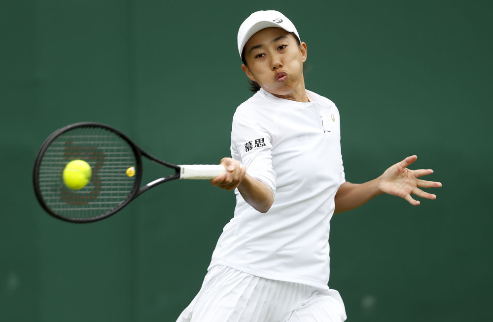 突出了他在 突出了他在