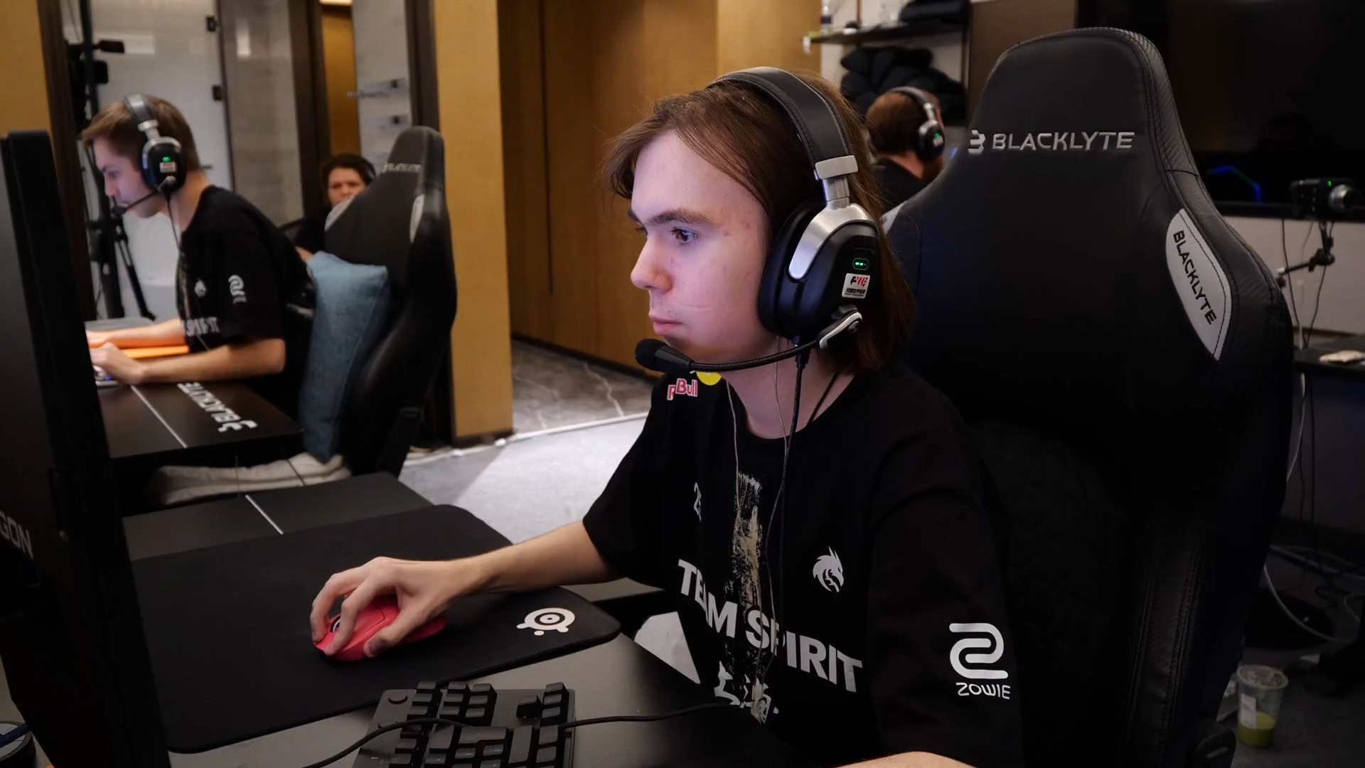 他们用实际 他们用实际